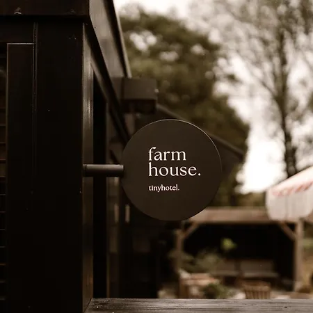 Сasa de vacaciones Getaway - Farm House + Hottub *
