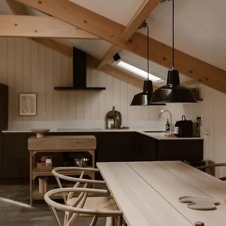 Getaway - Farm House + Hottub